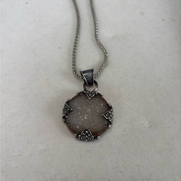 None Jewelry - Elegant Silver Pendant Necklace